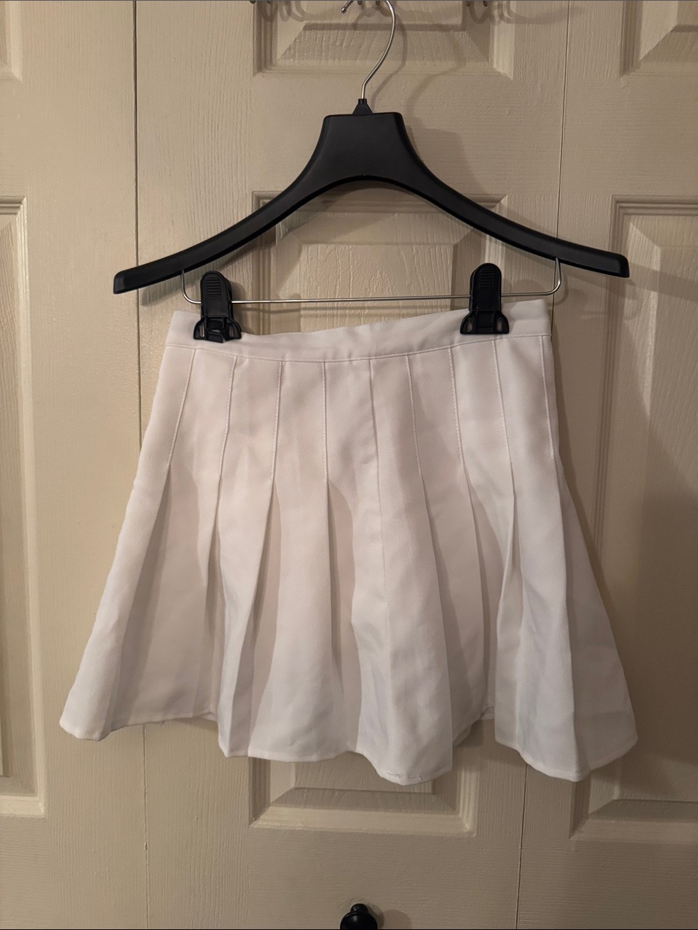 Small White Skirt with zipper